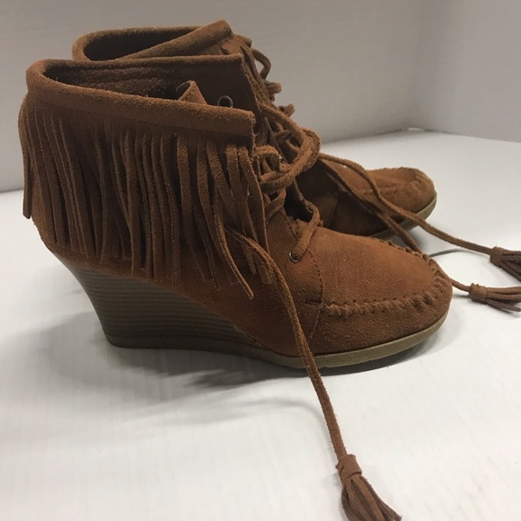 Buckskin Minnetonka Wedge Heeled Boots - Picture 2 of 5